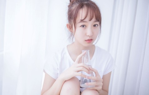 排卵测试纸的奥秘，为何每天显示一深一浅？